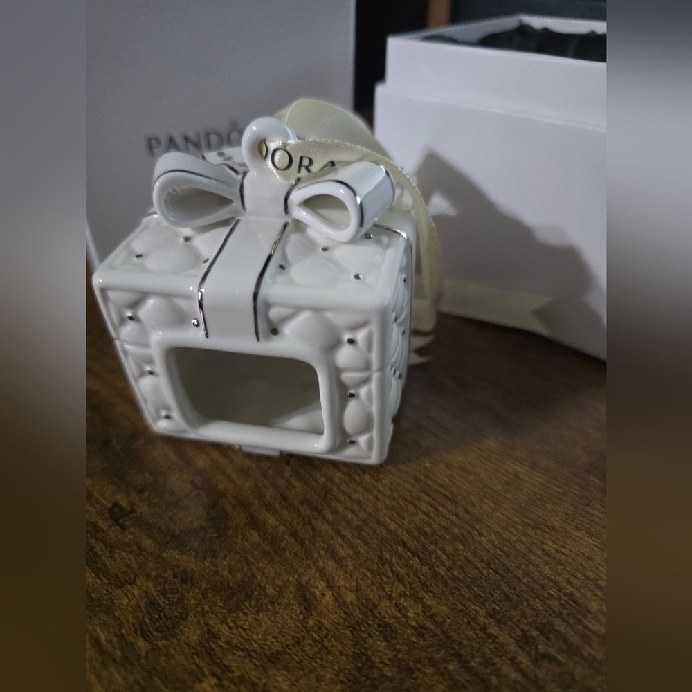 NIB 2016 Pandora Ornament